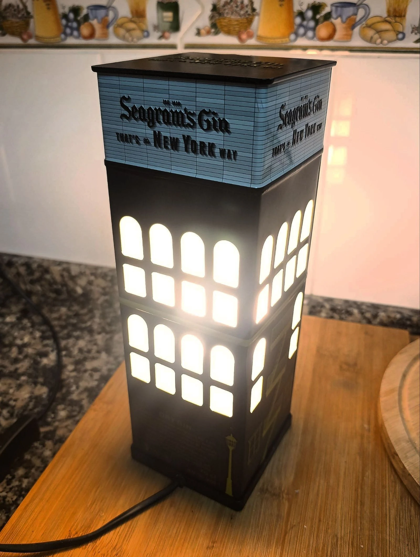 “New York Nights” Ambient Lamp (Seagram’s Gin)